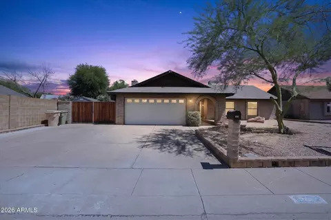 5220 W Beverly Ln, Glendale, AZ 85306