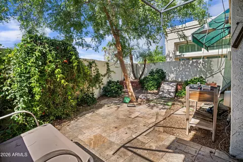 Exterior - 805 E Corte Oro St, Phoenix, AZ 85020 photo 3 of 5