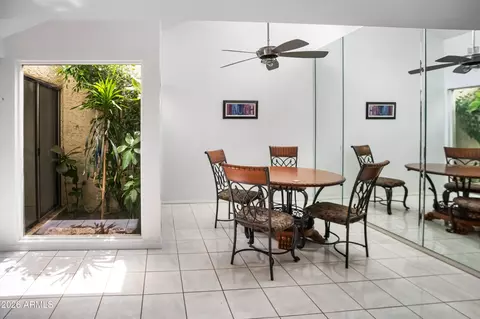 Dining - 805 E Corte Oro St, Phoenix, AZ 85020 photo 1 of 2