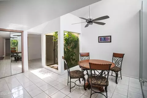 Dining - 805 E Corte Oro St, Phoenix, AZ 85020 photo 2 of 2