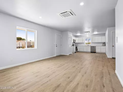 Living - 18278 S Frontier Rd, Peeples Valley, AZ 86332 photo 5 of 7