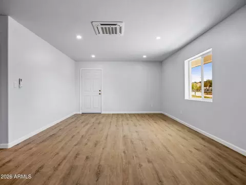 Living - 18278 S Frontier Rd, Peeples Valley, AZ 86332 photo 3 of 7