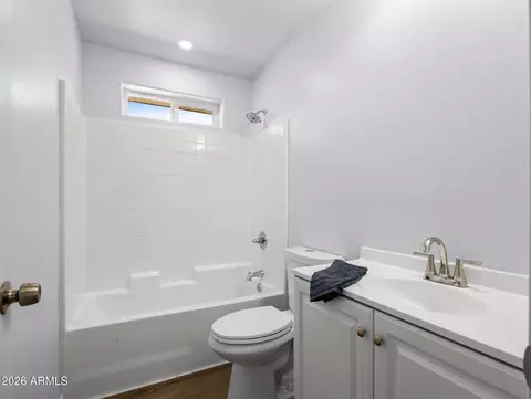 Bath - 18278 S Frontier Rd, Peeples Valley, AZ 86332 photo 1 of 2