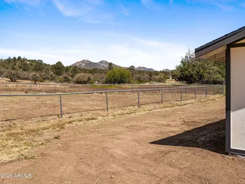 Exterior - 18278 S Frontier Rd, Peeples Valley, AZ 86332 photo 2 of 6