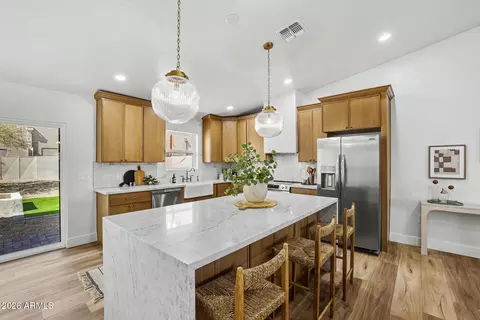 Kitchen - 1320 E Winter Dr, Phoenix, AZ 85020 photo 2 of 7