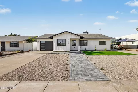 Exterior - 1320 E Winter Dr, Phoenix, AZ 85020 photo 2 of 8