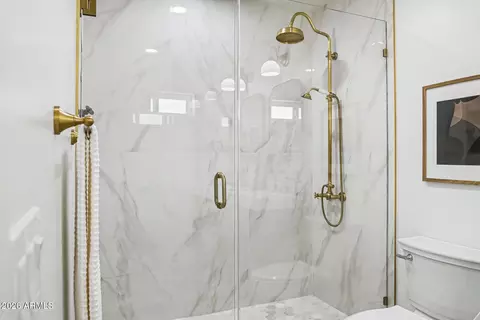 Bath - 1320 E Winter Dr, Phoenix, AZ 85020 photo 2 of 3
