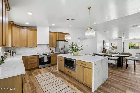 Kitchen - 1320 E Winter Dr, Phoenix, AZ 85020 photo 3 of 7