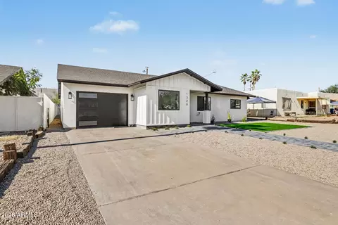 Exterior - 1320 E Winter Dr, Phoenix, AZ 85020 photo 3 of 8