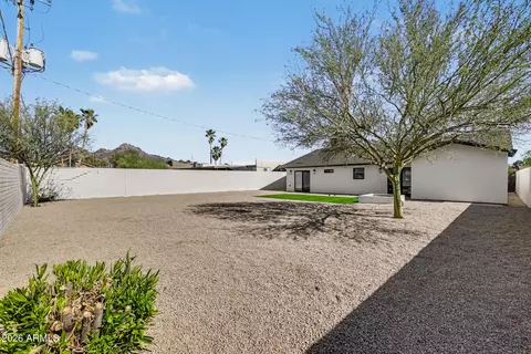 Exterior - 1320 E Winter Dr, Phoenix, AZ 85020 photo 4 of 8