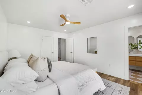 Bedroom - 1320 E Winter Dr, Phoenix, AZ 85020 photo 4 of 5