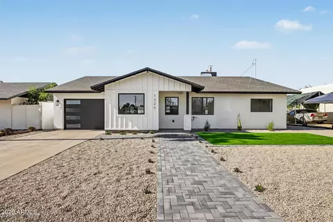 1320 E Winter Dr, Phoenix, AZ 85020