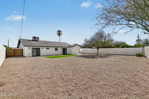 Exterior - 1320 E Winter Dr, Phoenix, AZ 85020 photo 6 of 8