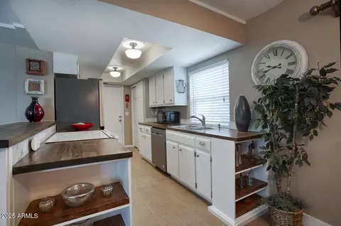Kitchen - 830 E Peoria Ave #3, Phoenix, AZ 85020 photo 1 of 3