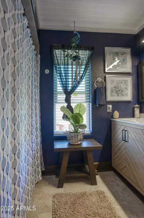 Bath - 830 E Peoria Ave #3, Phoenix, AZ 85020 photo 2 of 3