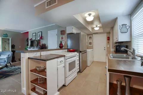 Kitchen - 830 E Peoria Ave #3, Phoenix, AZ 85020 photo 2 of 3