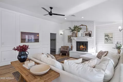 Living - 914 N Constellation Way, Gilbert, AZ 85234 photo 3 of 4
