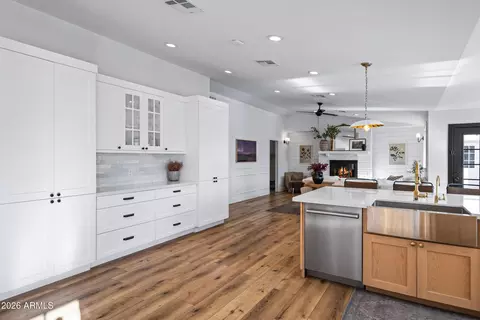 Kitchen - 914 N Constellation Way, Gilbert, AZ 85234 photo 8 of 8