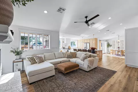 Living - 914 N Constellation Way, Gilbert, AZ 85234 photo 4 of 4