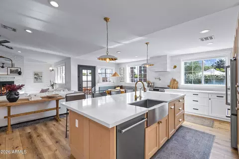 Kitchen - 914 N Constellation Way, Gilbert, AZ 85234 photo 5 of 8