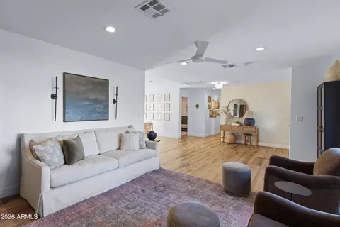 Living - 914 N Constellation Way, Gilbert, AZ 85234 photo 2 of 4
