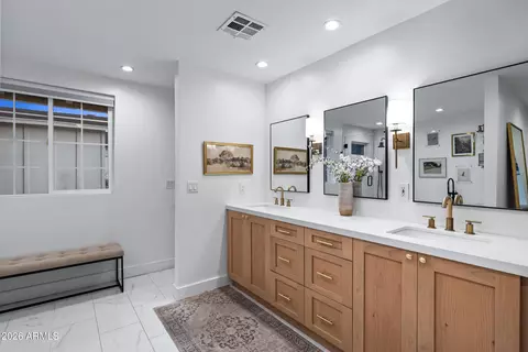 Bath - 914 N Constellation Way, Gilbert, AZ 85234 photo 2 of 4