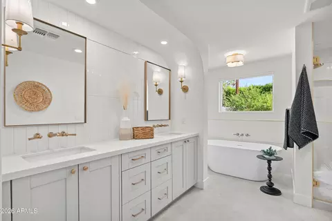Bath - 3430 E Monterosa St, Phoenix, AZ 85018 photo 1 of 3