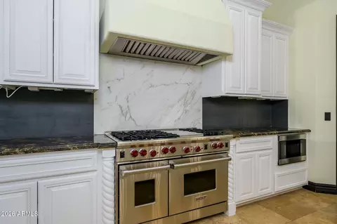 Kitchen - 2021 E Barkwood Rd, Phoenix, AZ 85048 photo 4 of 4