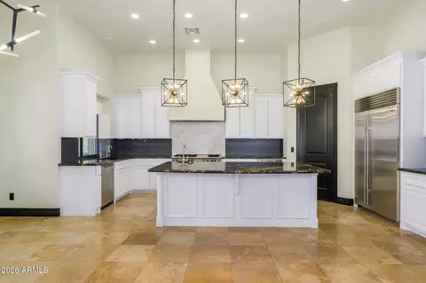 Kitchen - 2021 E Barkwood Rd, Phoenix, AZ 85048 photo 3 of 4