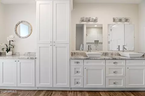 Bath - 3401 N 34th Pl, Phoenix, AZ 85018 photo 4 of 7