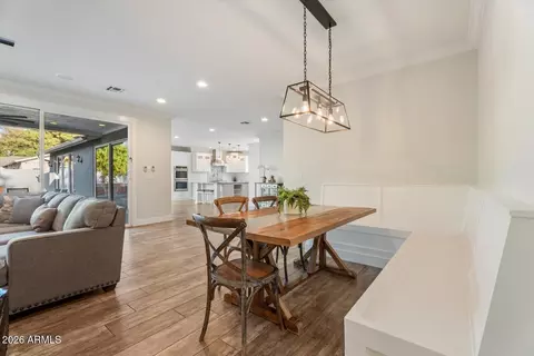 Dining - 3401 N 34th Pl, Phoenix, AZ 85018 photo 2 of 2