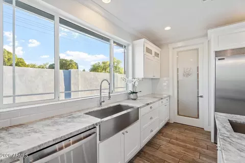 Kitchen - 3401 N 34th Pl, Phoenix, AZ 85018 photo 4 of 5
