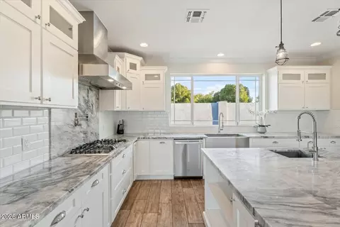 Kitchen - 3401 N 34th Pl, Phoenix, AZ 85018 photo 2 of 5