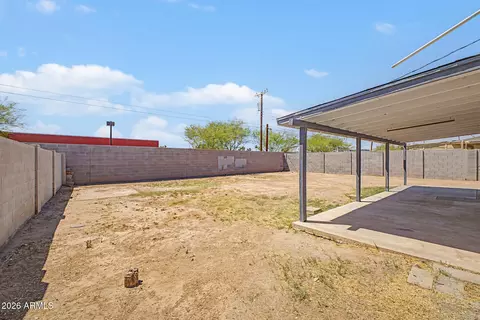 Exterior - 4002 N 64th Dr, Phoenix, AZ 85033 photo 7 of 9