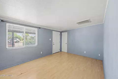 Living - 4002 N 64th Dr, Phoenix, AZ 85033 photo 1 of 2