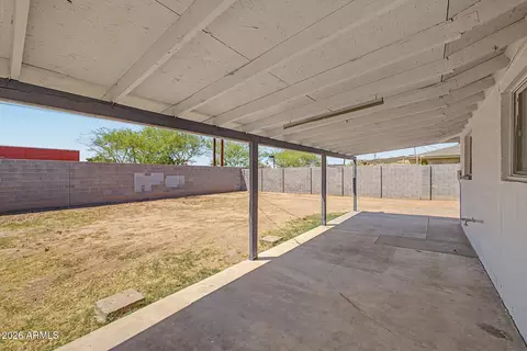 Exterior - 4002 N 64th Dr, Phoenix, AZ 85033 photo 2 of 9