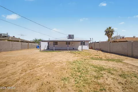 Exterior - 4002 N 64th Dr, Phoenix, AZ 85033 photo 4 of 9