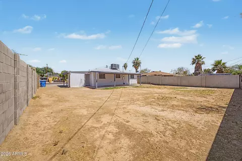 Exterior - 4002 N 64th Dr, Phoenix, AZ 85033 photo 5 of 9