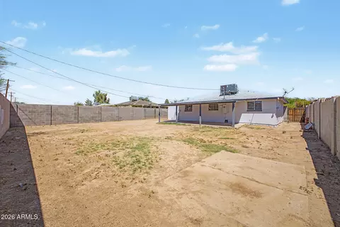 Exterior - 4002 N 64th Dr, Phoenix, AZ 85033 photo 3 of 9