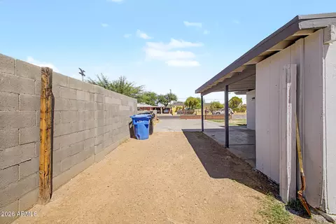 Exterior - 4002 N 64th Dr, Phoenix, AZ 85033 photo 8 of 9