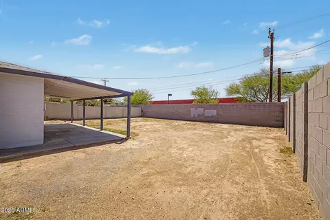 Exterior - 4002 N 64th Dr, Phoenix, AZ 85033 photo 6 of 9