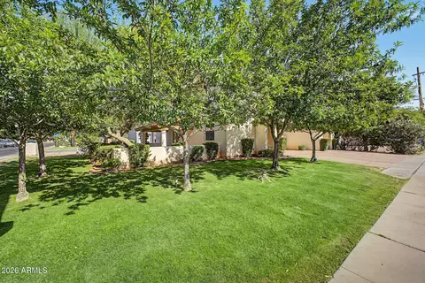 Exterior - 4005 E Osborn Rd, Phoenix, AZ 85018 photo 3 of 8
