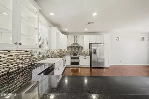 Kitchen - 4005 E Osborn Rd, Phoenix, AZ 85018 photo 1 of 2