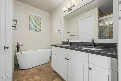 Bath - 4005 E Osborn Rd, Phoenix, AZ 85018 photo 1 of 2