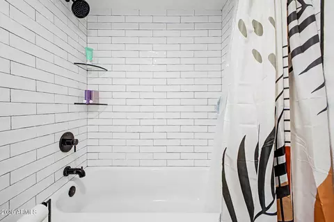 Bath - 385 W Pierson St #A4, Phoenix, AZ 85013 photo 5 of 5