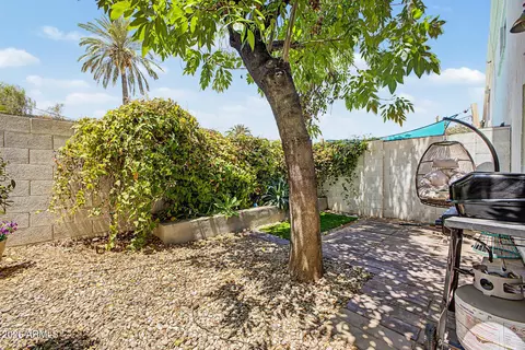 Exterior - 385 W Pierson St #A4, Phoenix, AZ 85013 photo 6 of 7