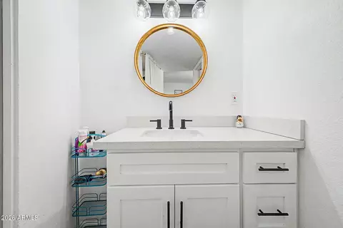 Bath - 385 W Pierson St #A4, Phoenix, AZ 85013 photo 3 of 5