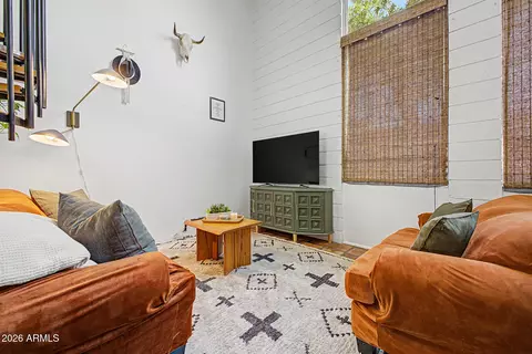 Living - 385 W Pierson St #A4, Phoenix, AZ 85013 photo 1 of 5