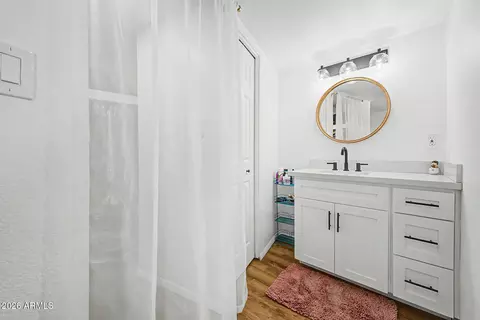 Bath - 385 W Pierson St #A4, Phoenix, AZ 85013 photo 2 of 5