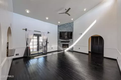 Living - 8444 N 7th Ave, Phoenix, AZ 85021 photo 2 of 7